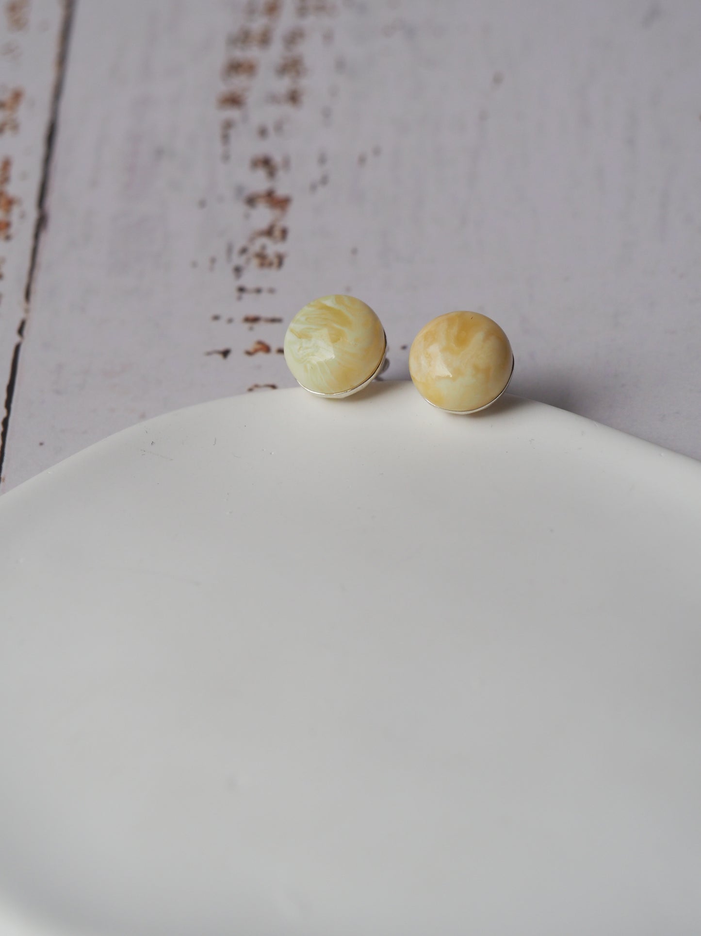 Royal White| Tiger Natural Amber Round Stud Earrings in Silver 925