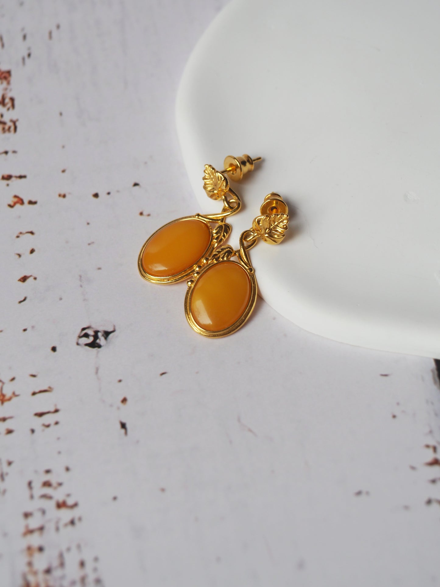 Honey Amber Oval Shape Dangling Earrings in Gold Plated Silver 925