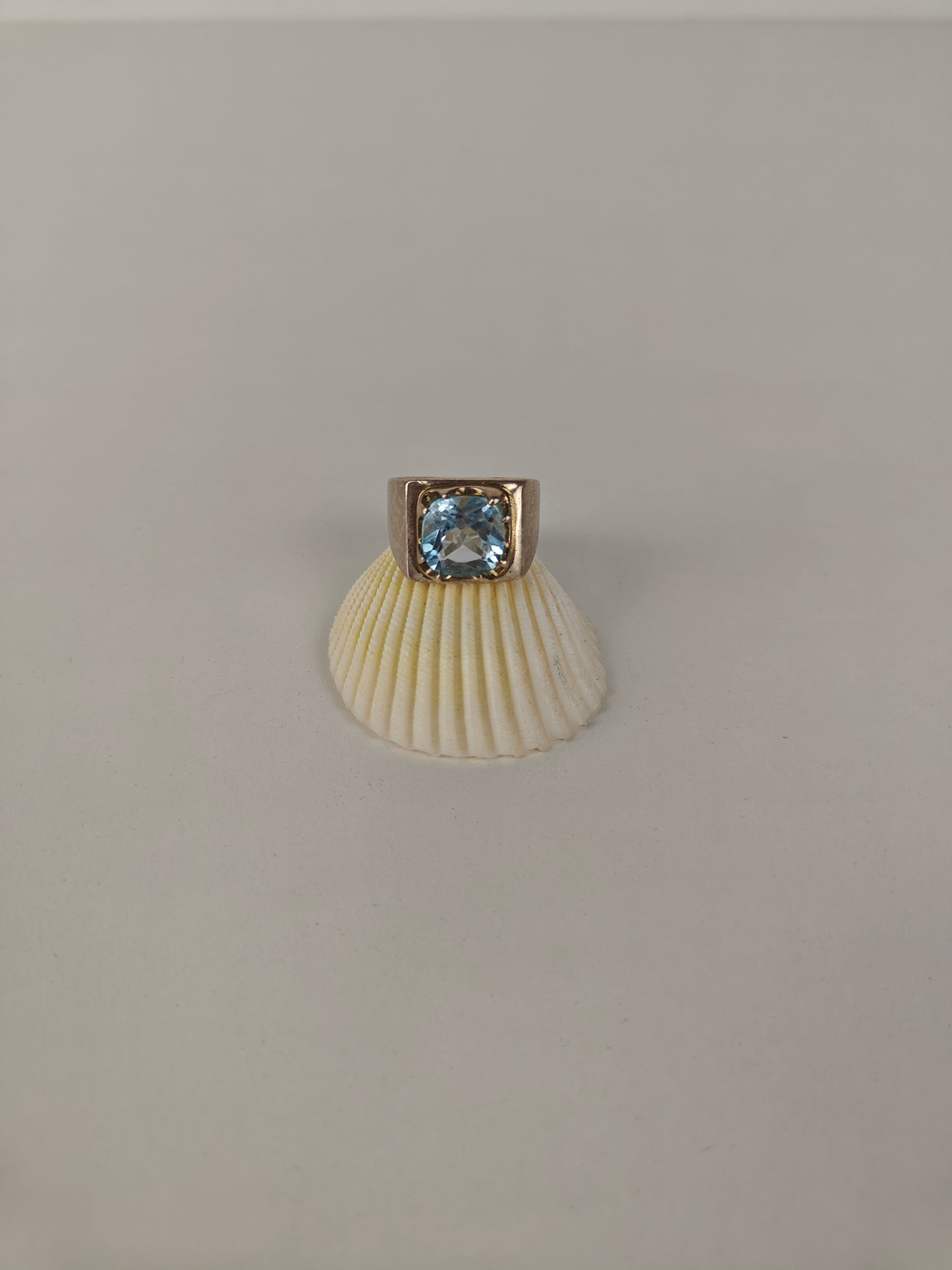 Natural Blue Topaz Ring in 925 Silver