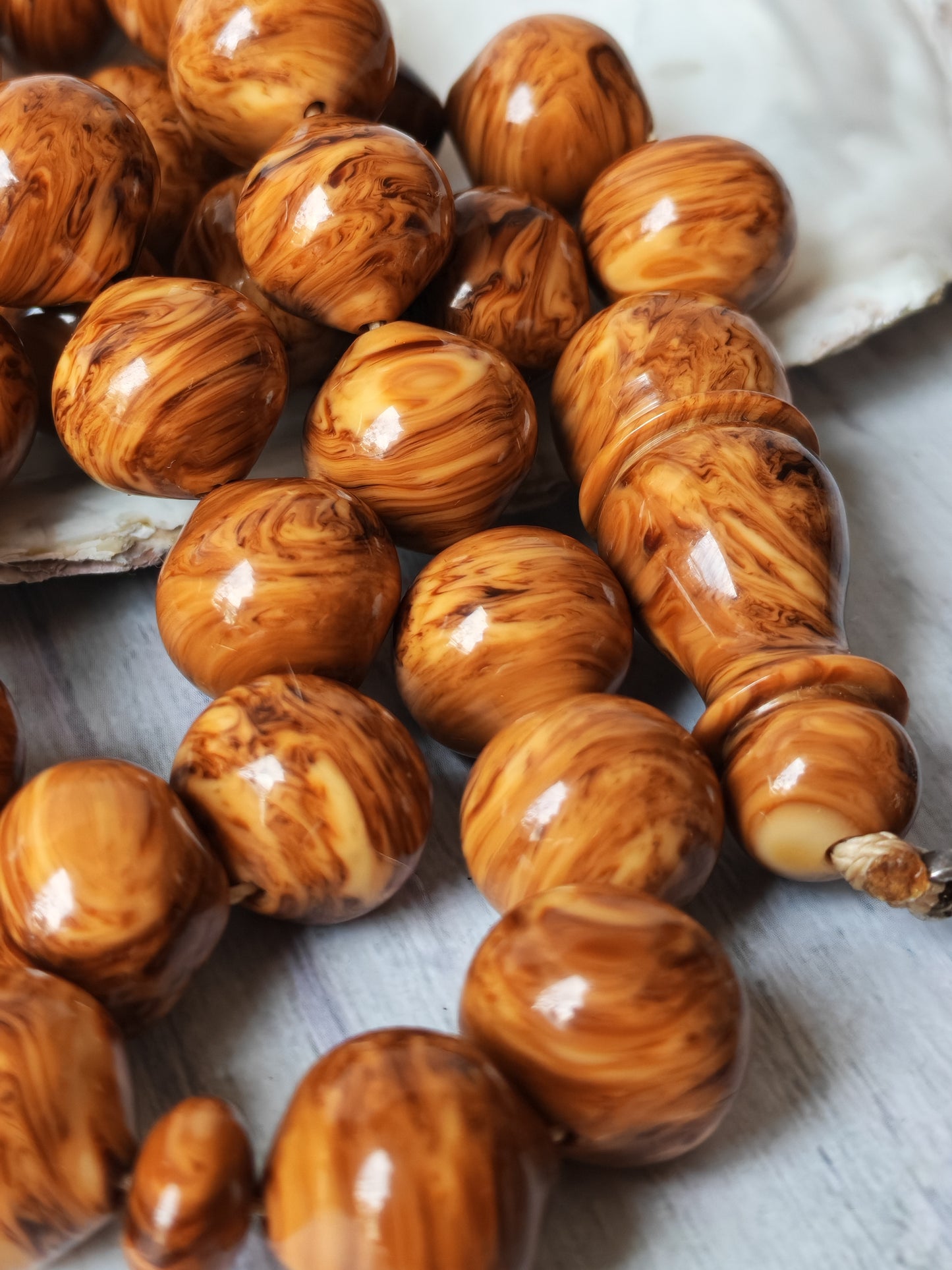 “Savannah Pattern” German Bakelite | 33 Beads | Istanbul Shape | Silver Tassel