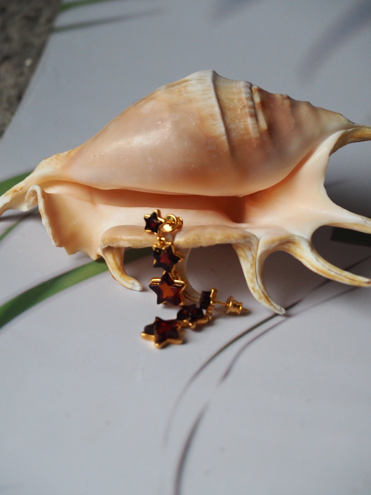Star Shape Dangling Stud Earrings - Cherry Amber Gold Plated