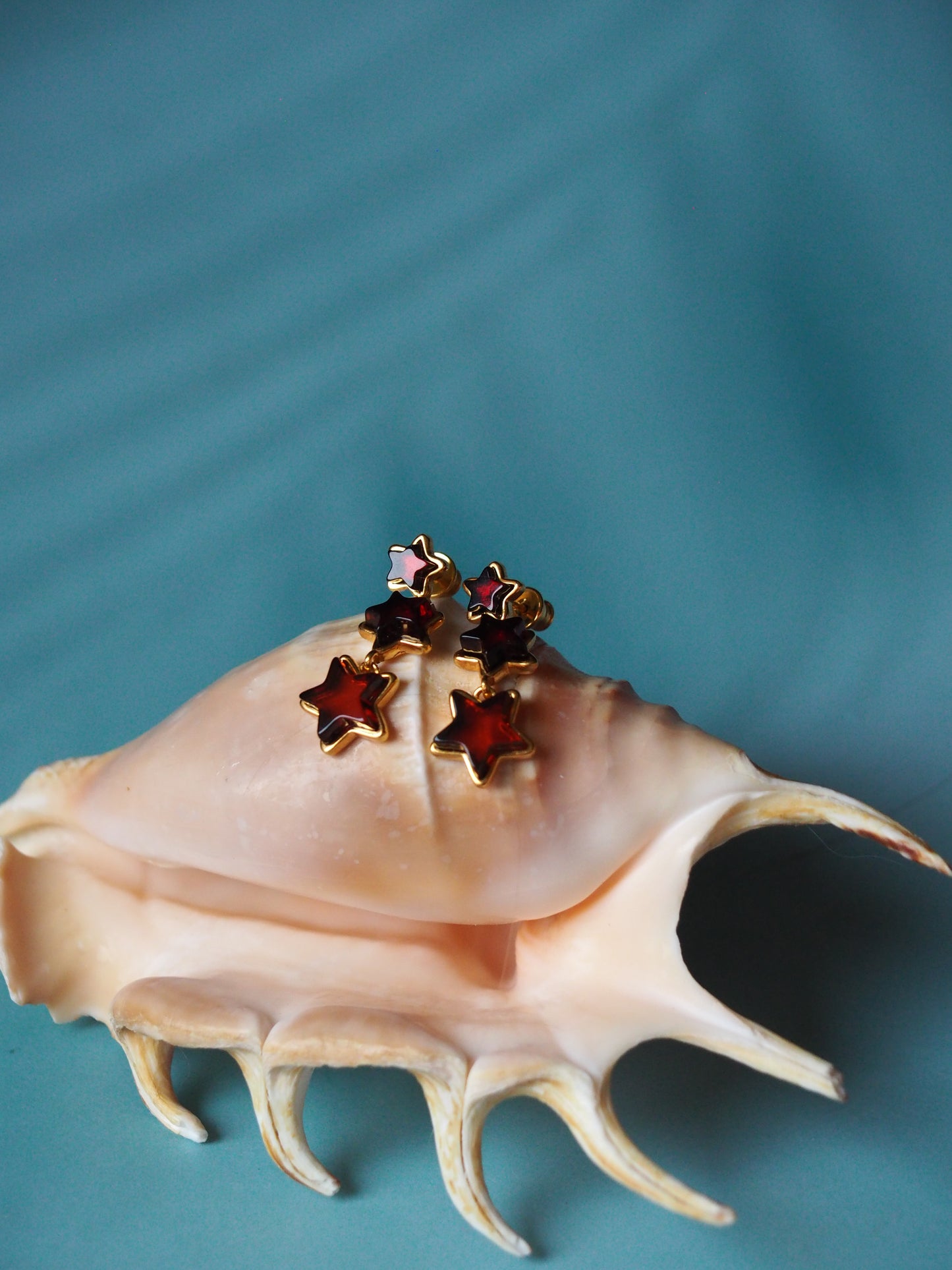 Star Shape Dangling Stud Earrings - Cherry Amber Gold Plated