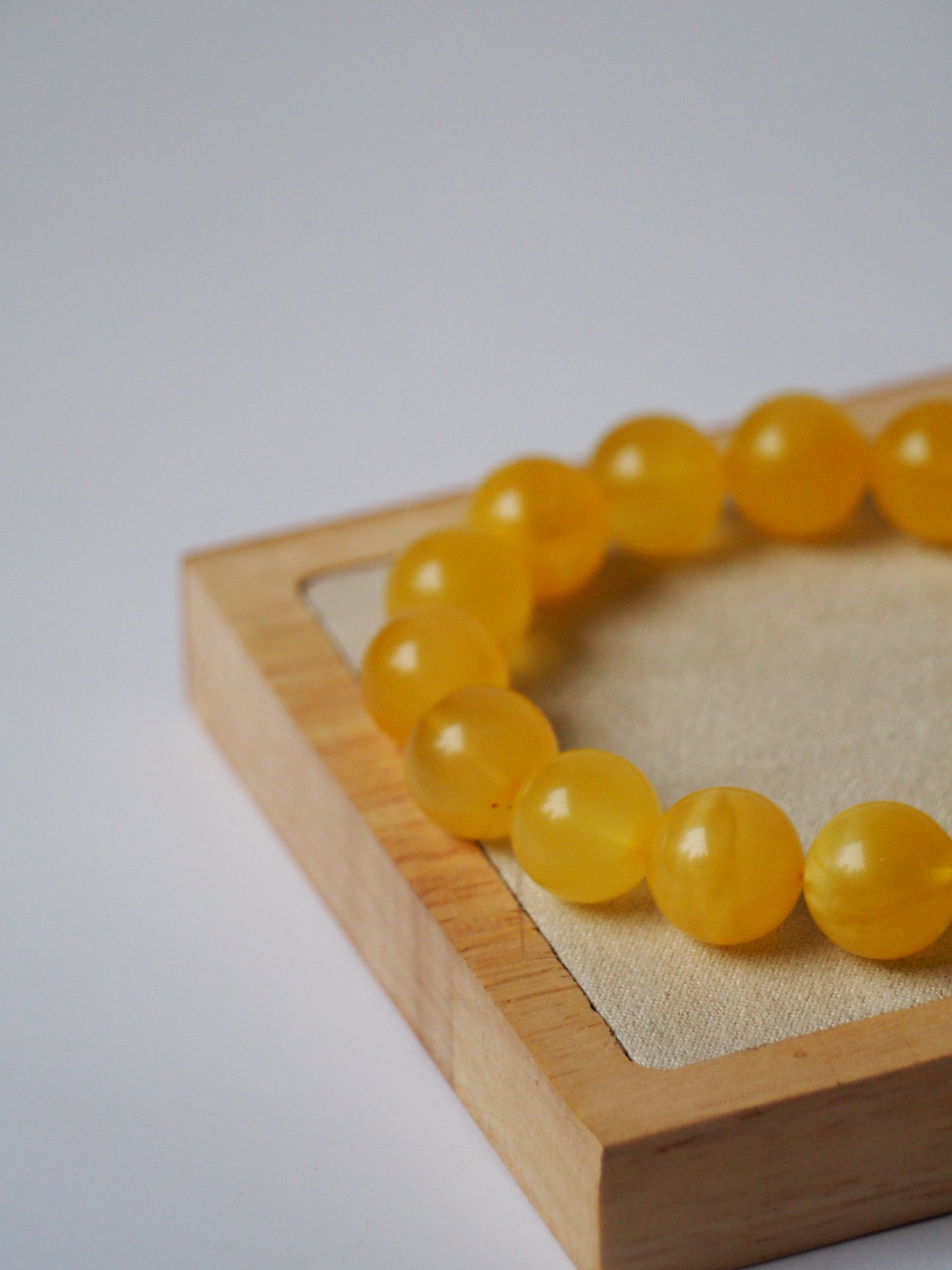 Natural Milk/ Transparent Amber Beaded Bracelet 13,5mm with Certificate