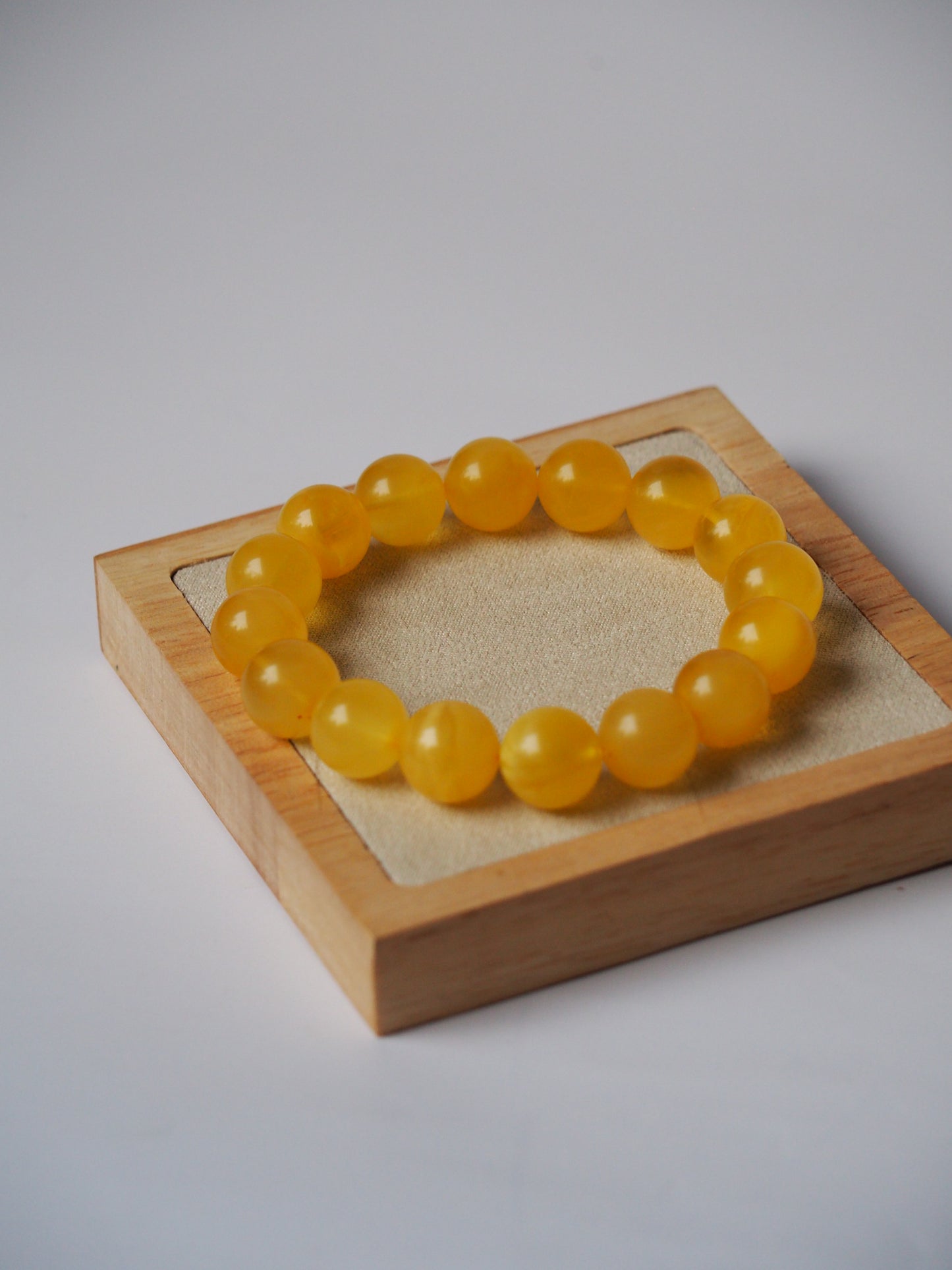 Natural Milk/ Transparent Amber Beaded Bracelet 13,5mm with Certificate