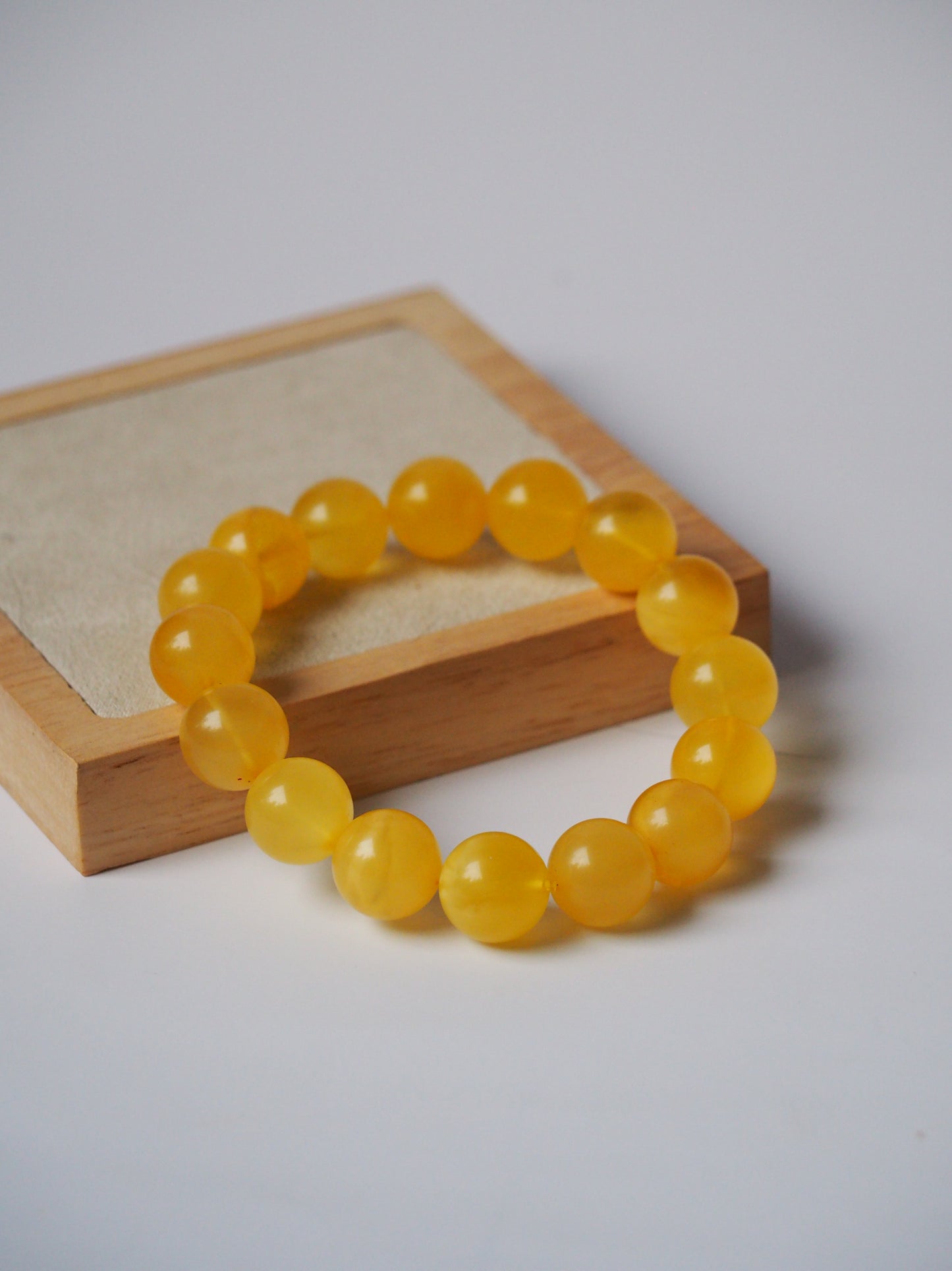 Natural Milk/ Transparent Amber Beaded Bracelet 13,5mm with Certificate