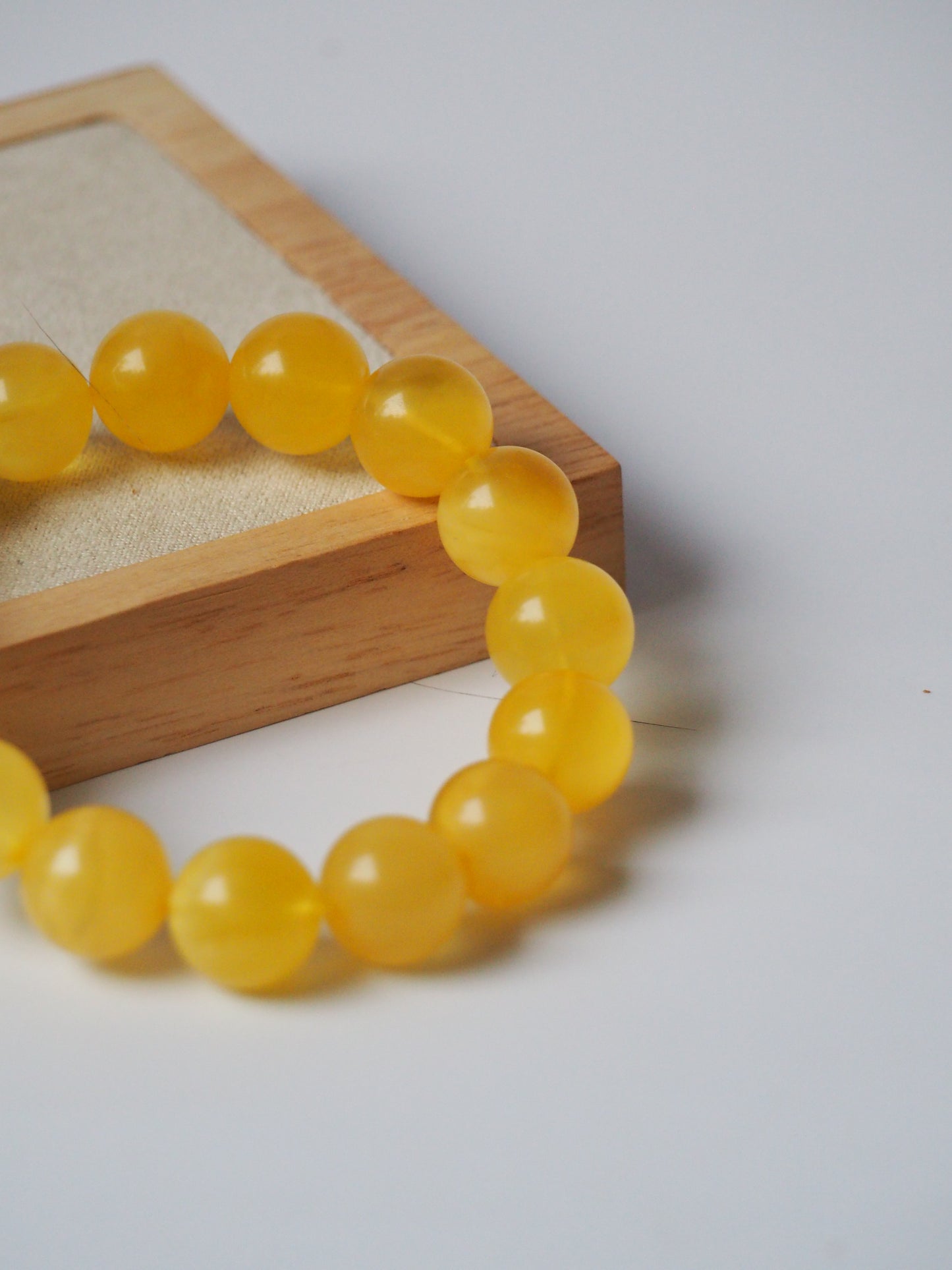 Natural Milk/ Transparent Amber Beaded Bracelet 13,5mm with Certificate