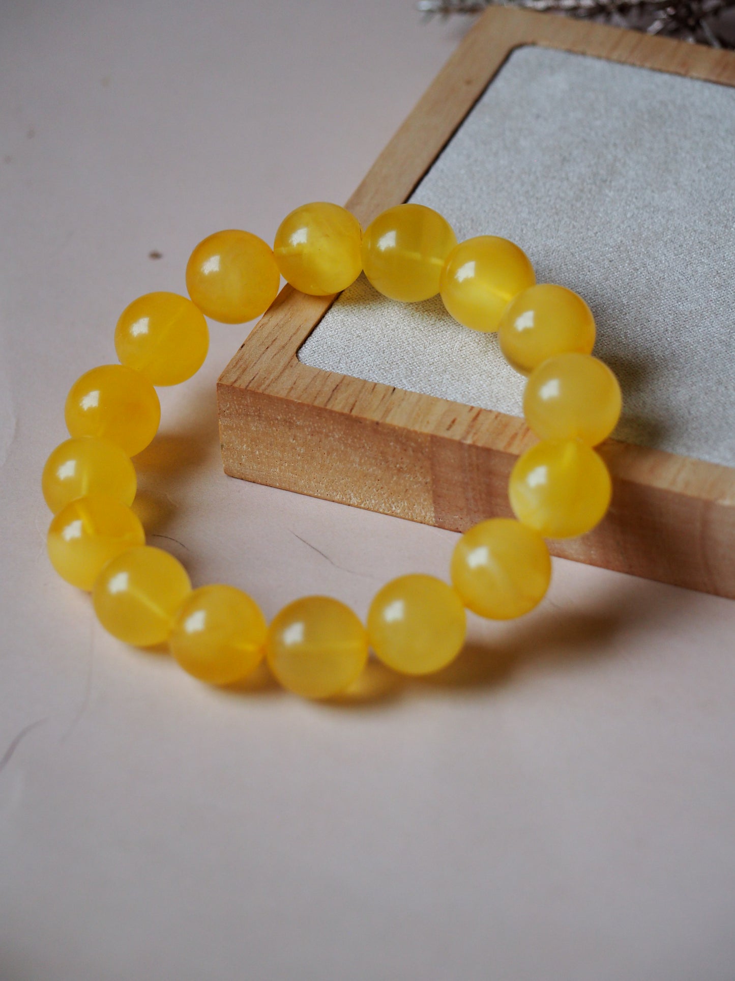 Natural Milk/ Transparent Amber Beaded Bracelet 13,5mm with Certificate