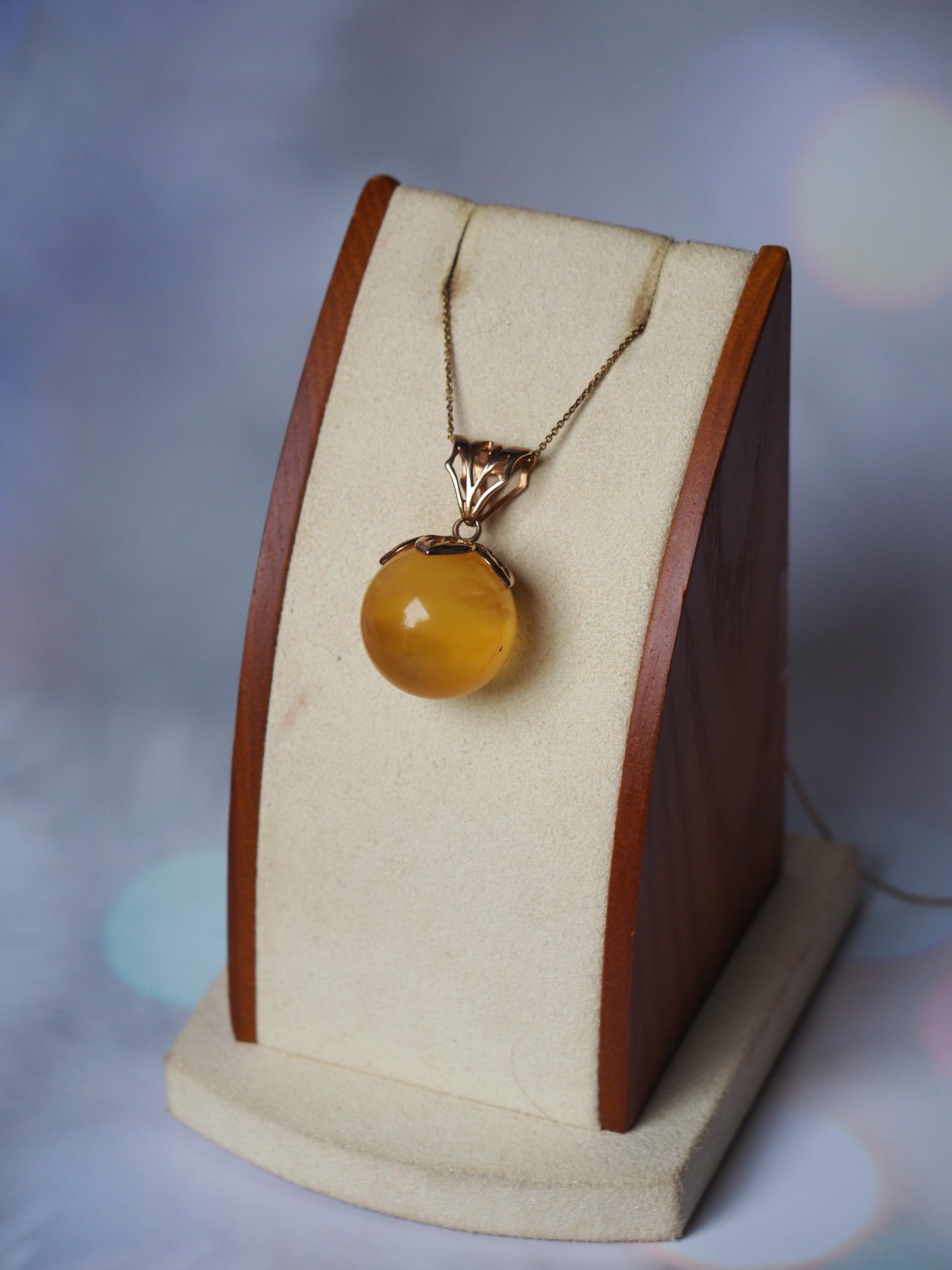 Natural Butterscotch Cloudy Amber Ball Pendant 19,5mm