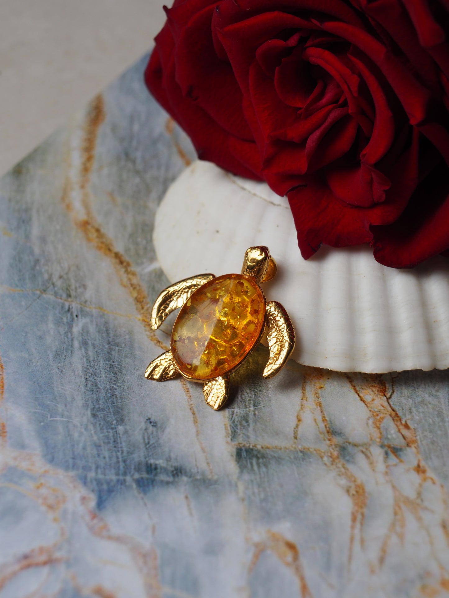 Citron Amber Turtle Shape Pendant in Gold Plated Silver 925
