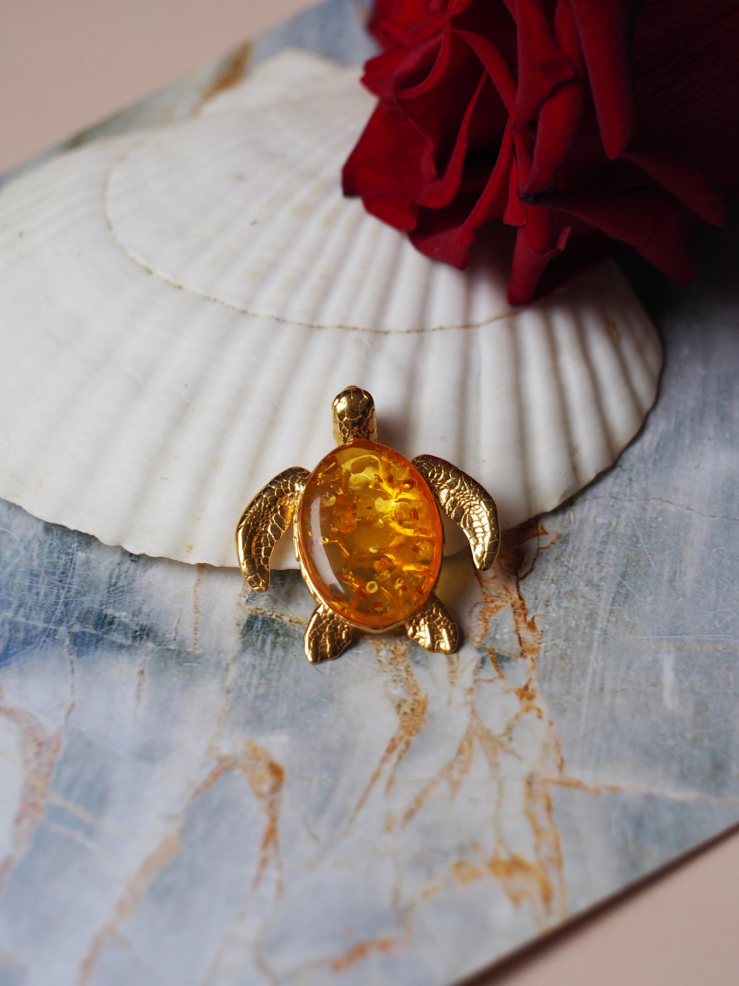 Citron Amber Turtle Shape Pendant in Gold Plated Silver 925