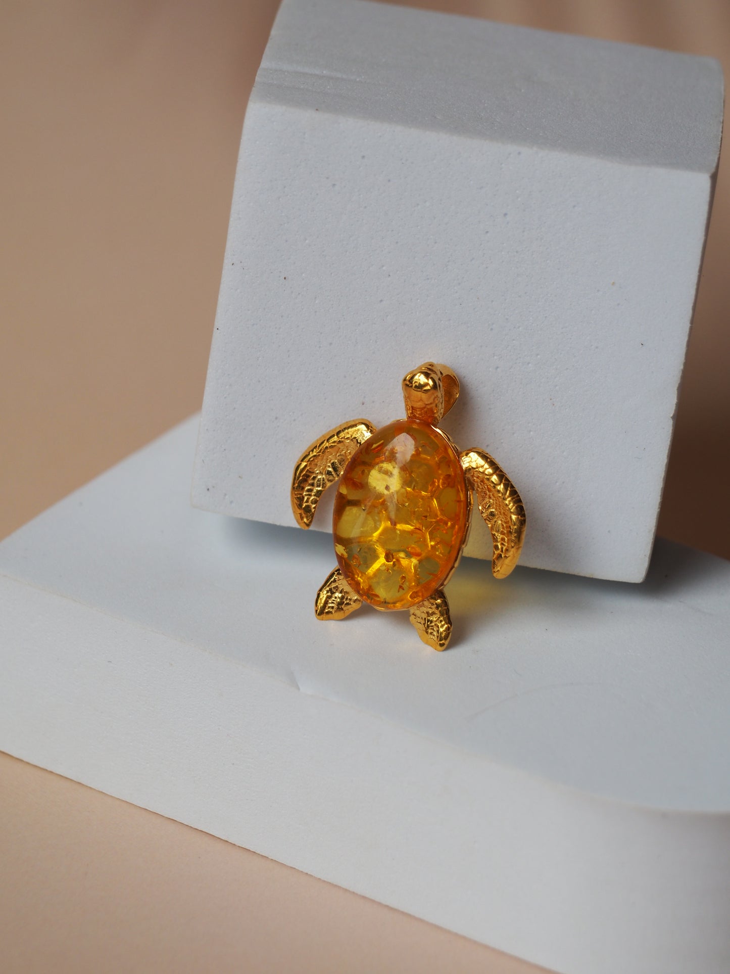 Citron Amber Turtle Shape Pendant in Gold Plated Silver 925