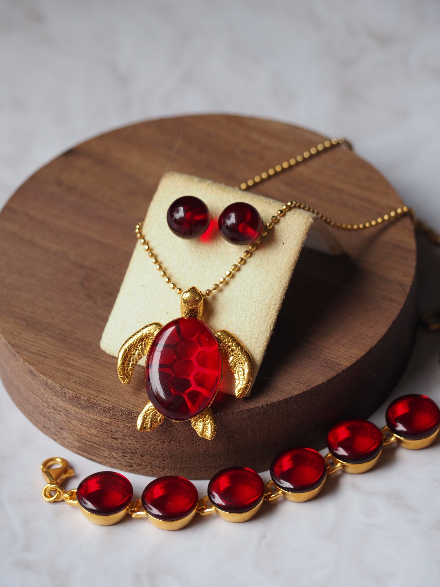 Red Amber Turtle Shape Pendant in Gold Plated Silver 925