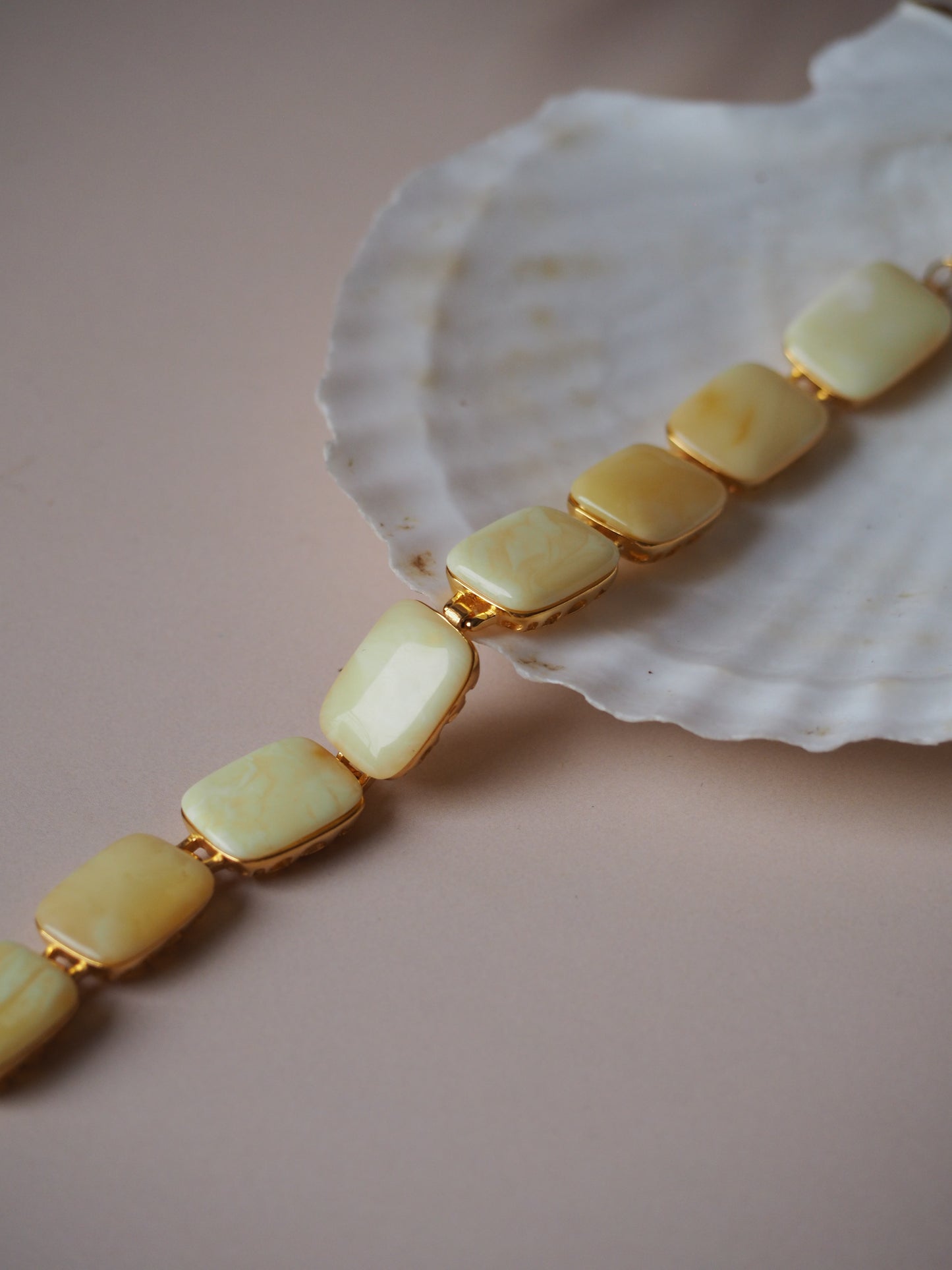 Natural Milk Amber Gold Pleated Bracelet