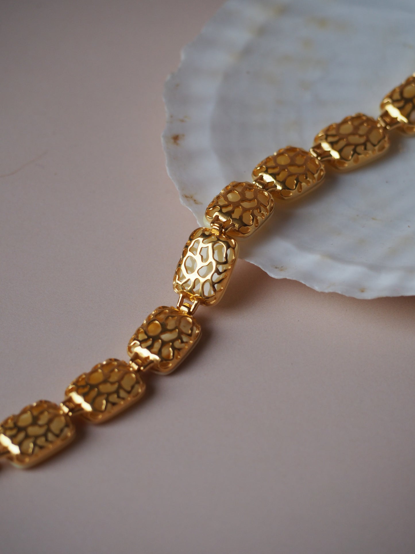 Natural Milk Amber Gold Pleated Bracelet