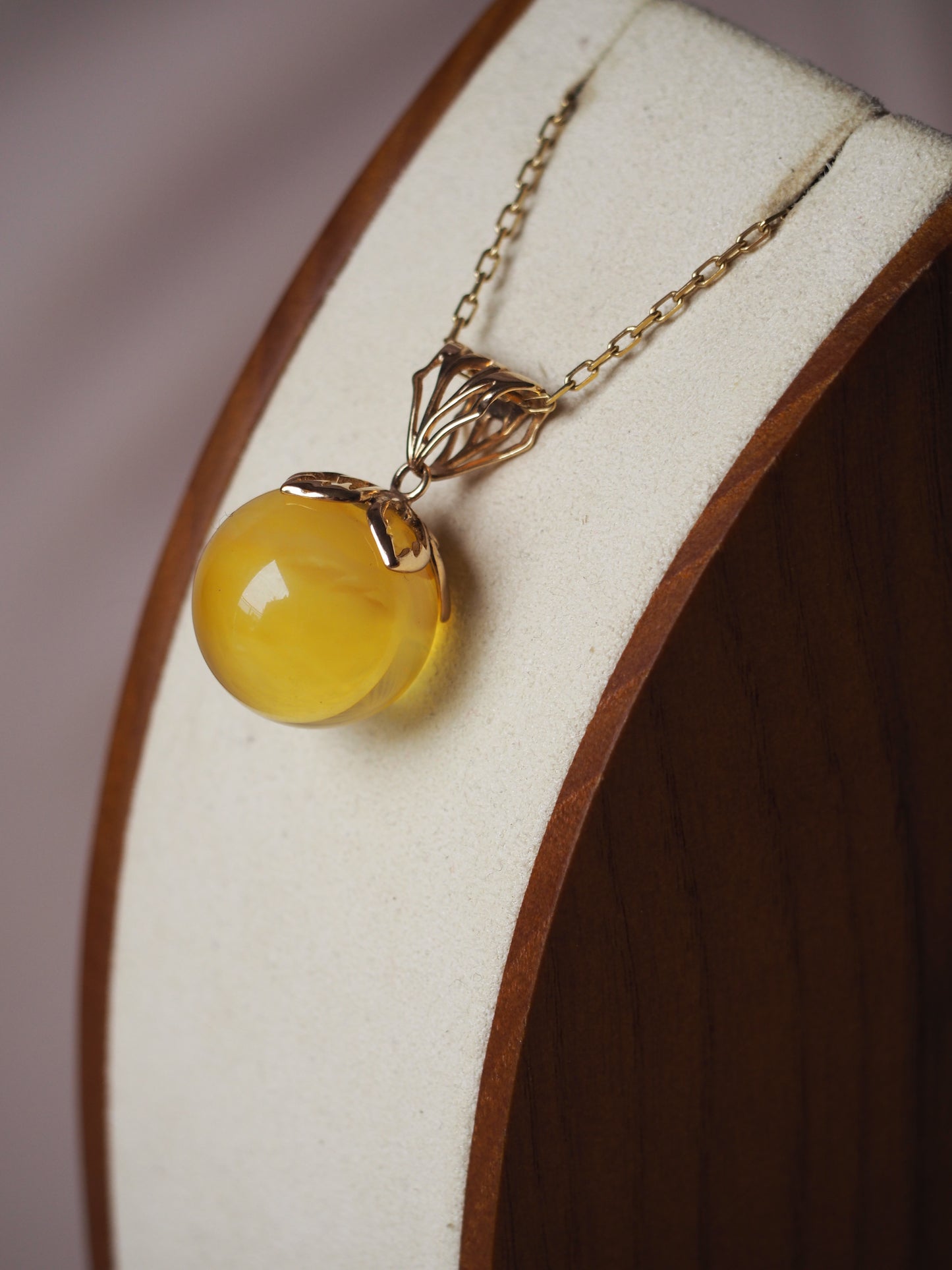 Natural Butterscotch Cloudy Amber Ball Pendant 19,5mm