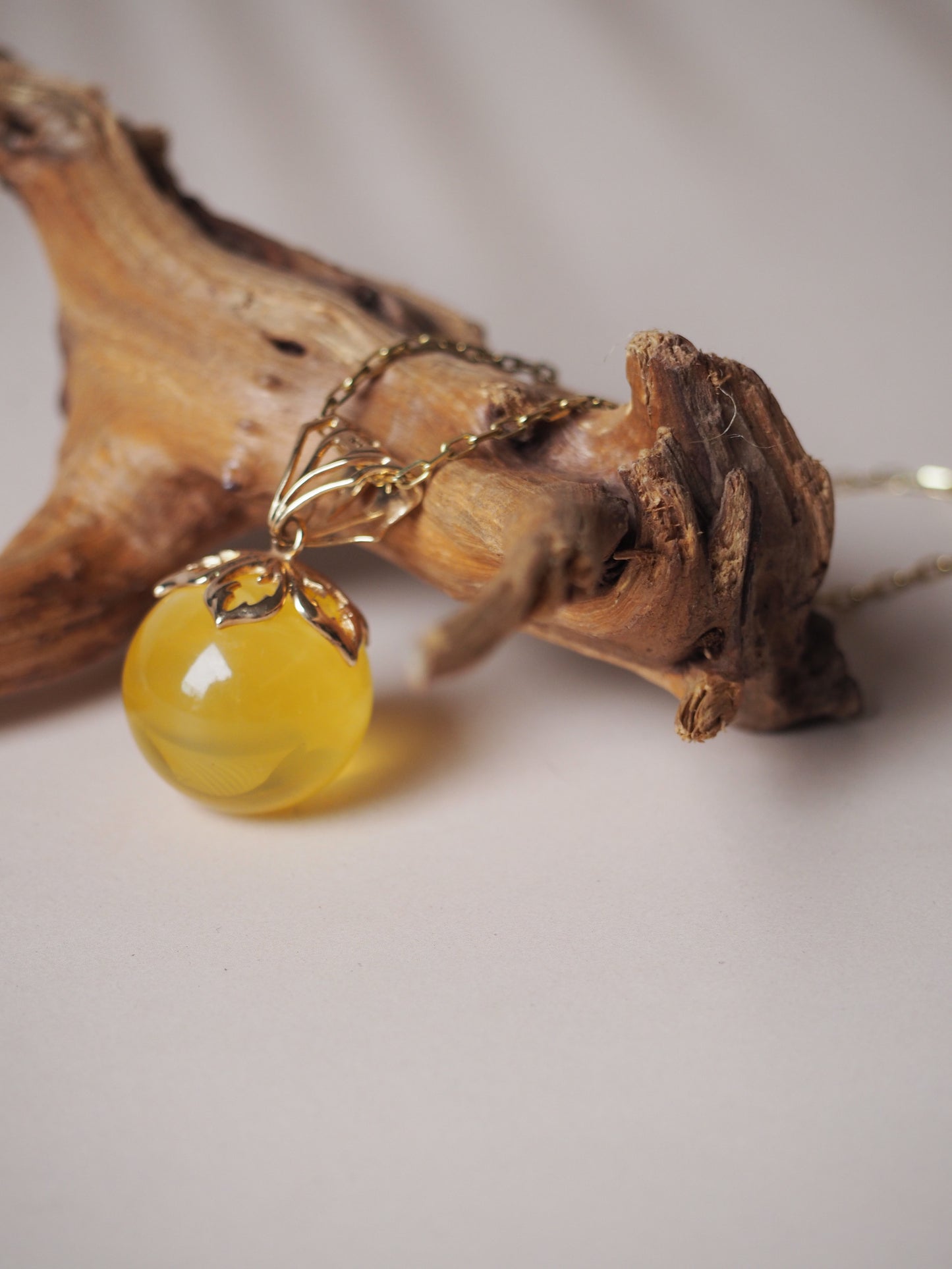 Natural Butterscotch Cloudy Amber Ball Pendant 19,5mm