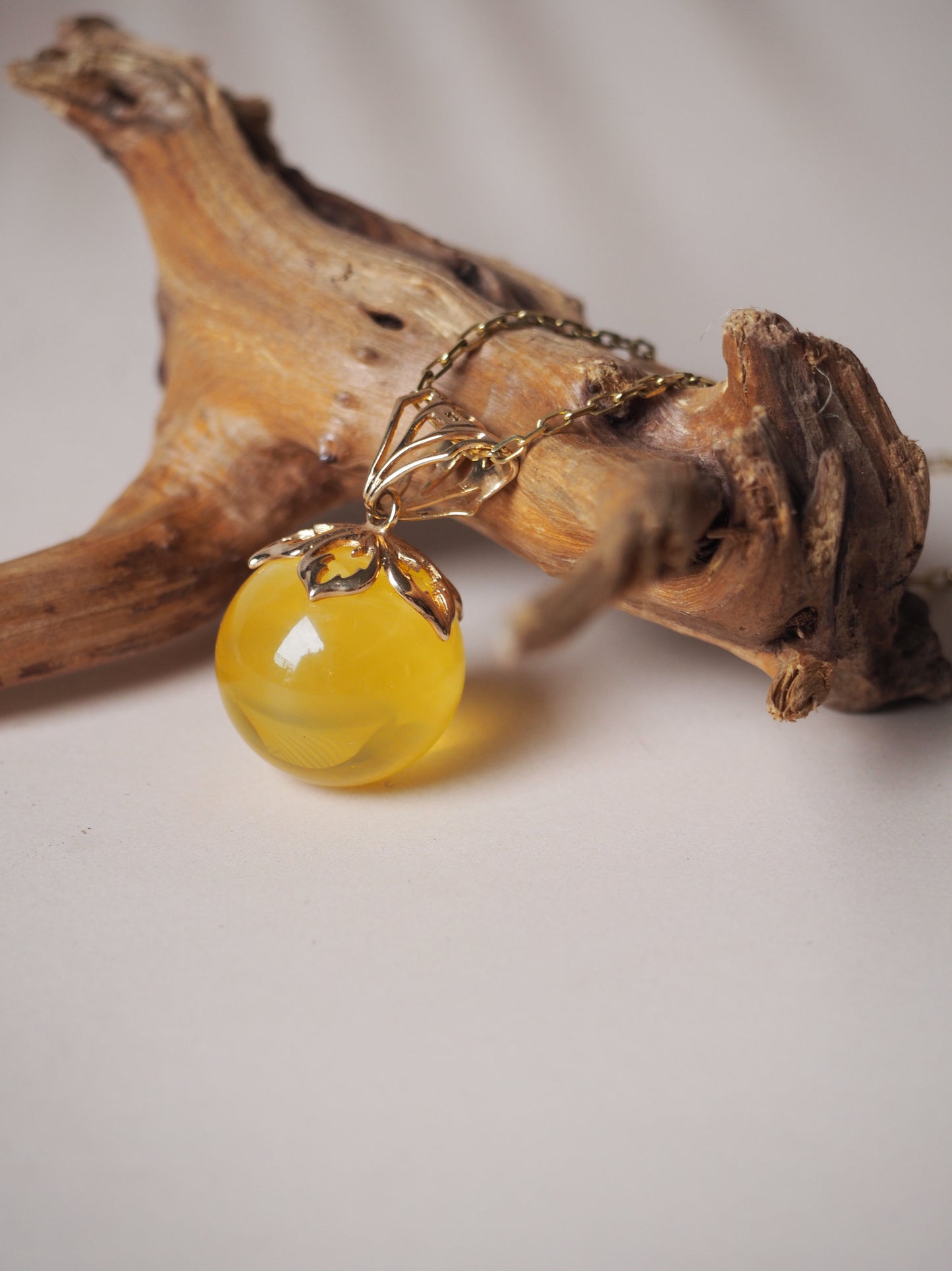 Natural Butterscotch Cloudy Amber Ball Pendant 19,5mm