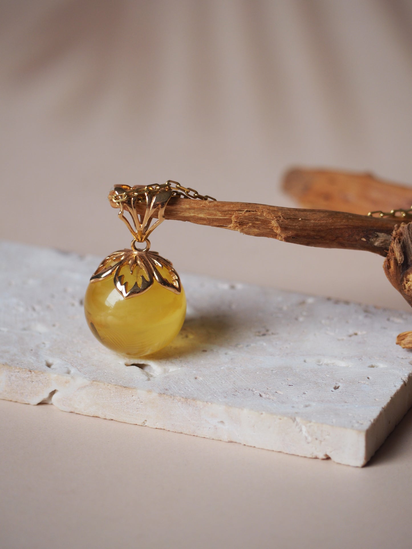 Natural Butterscotch Cloudy Amber Ball Pendant 19,5mm