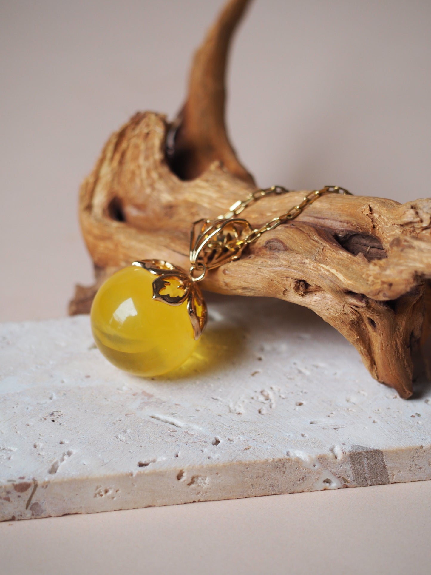 Natural Butterscotch Cloudy Amber Ball Pendant 19,5mm