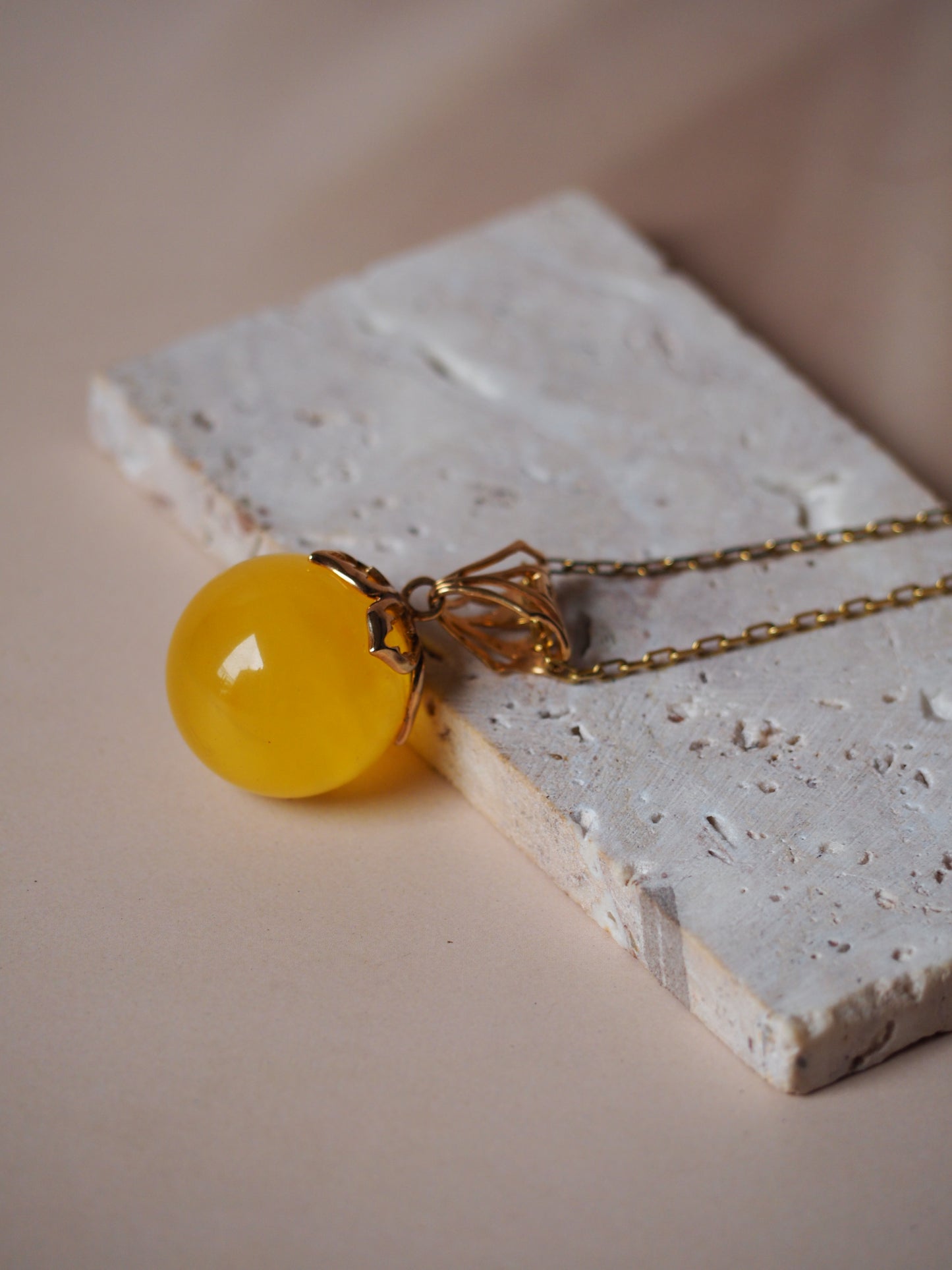 Natural Butterscotch Cloudy Amber Ball Pendant 19,5mm
