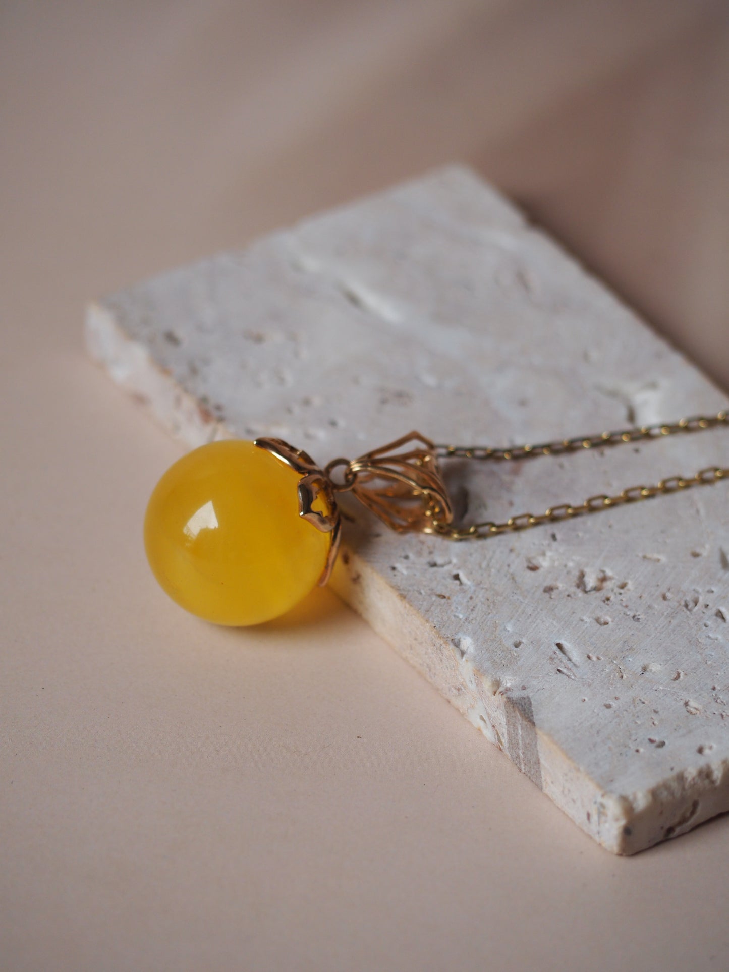 Natural Butterscotch Cloudy Amber Ball Pendant 19,5mm