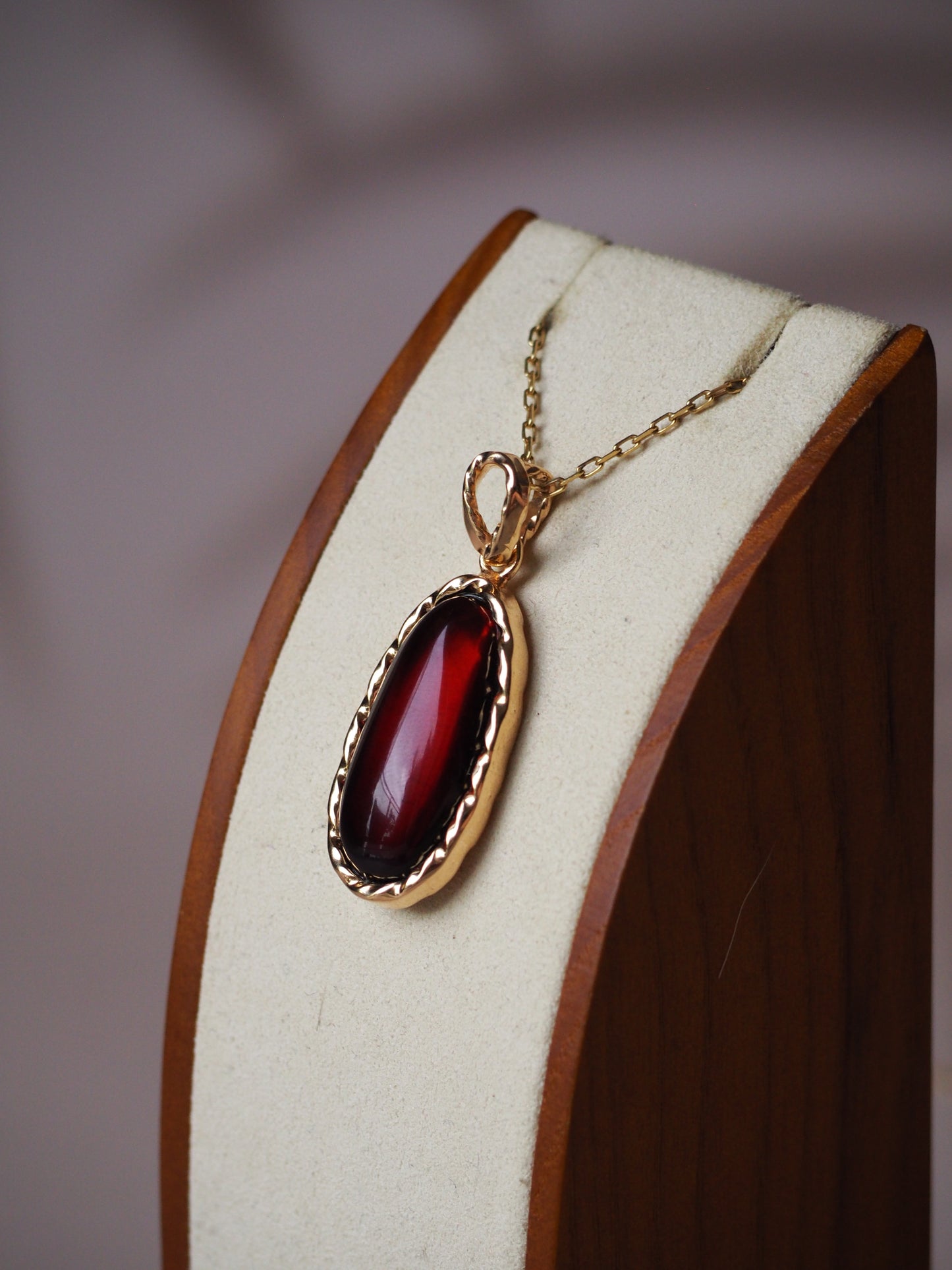 Cherry Amber Oval Pendant in Gold Pleated Silver
