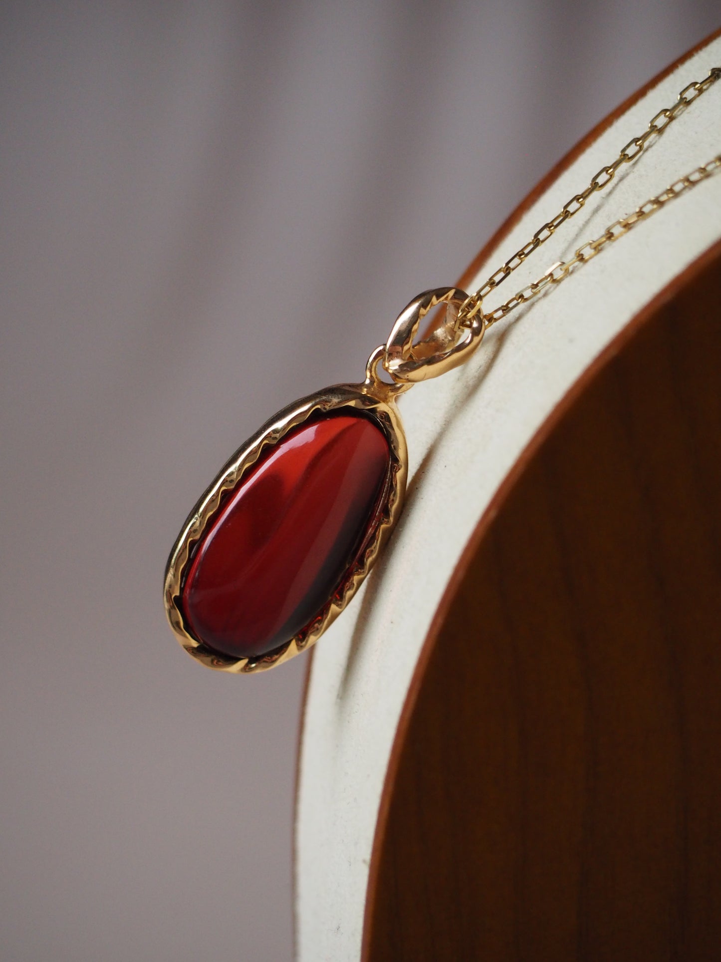 Cherry Amber Oval Pendant in Gold Pleated Silver