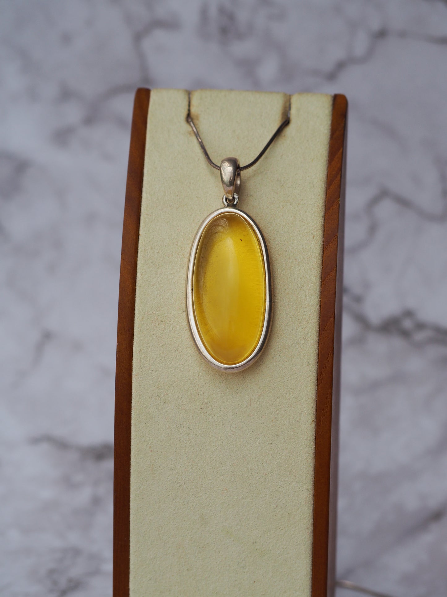 Citron Oblong Pendant with Milk Cloud
