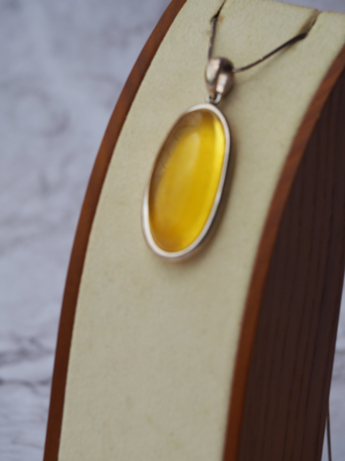 Citron Oblong Pendant with Milk Cloud
