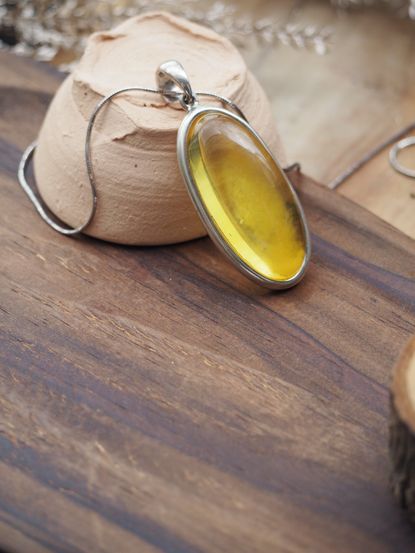 Citron Oblong Pendant with Milk Cloud