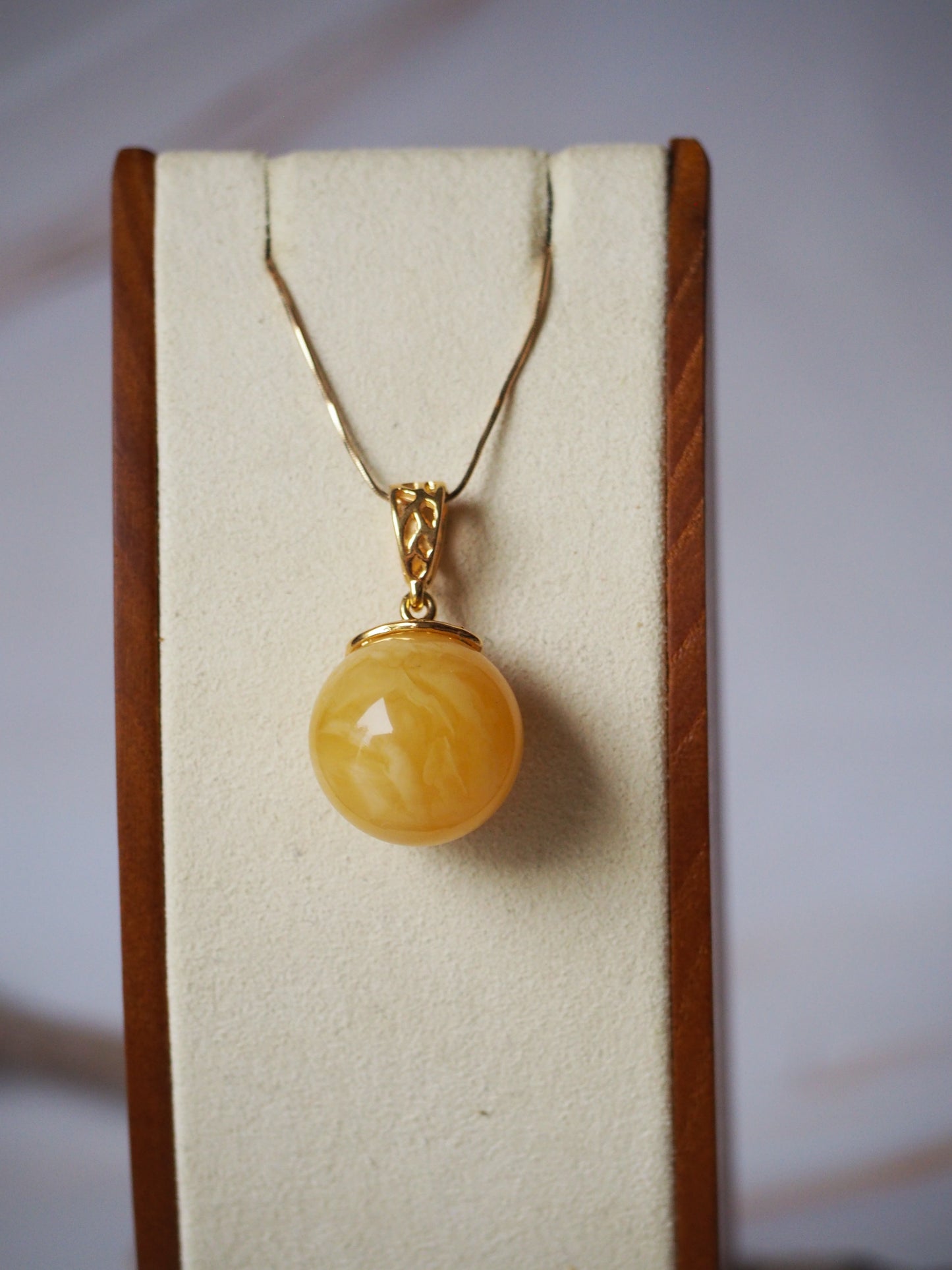 Natural Butterscotch Amber Ball Pendant 20,2mm