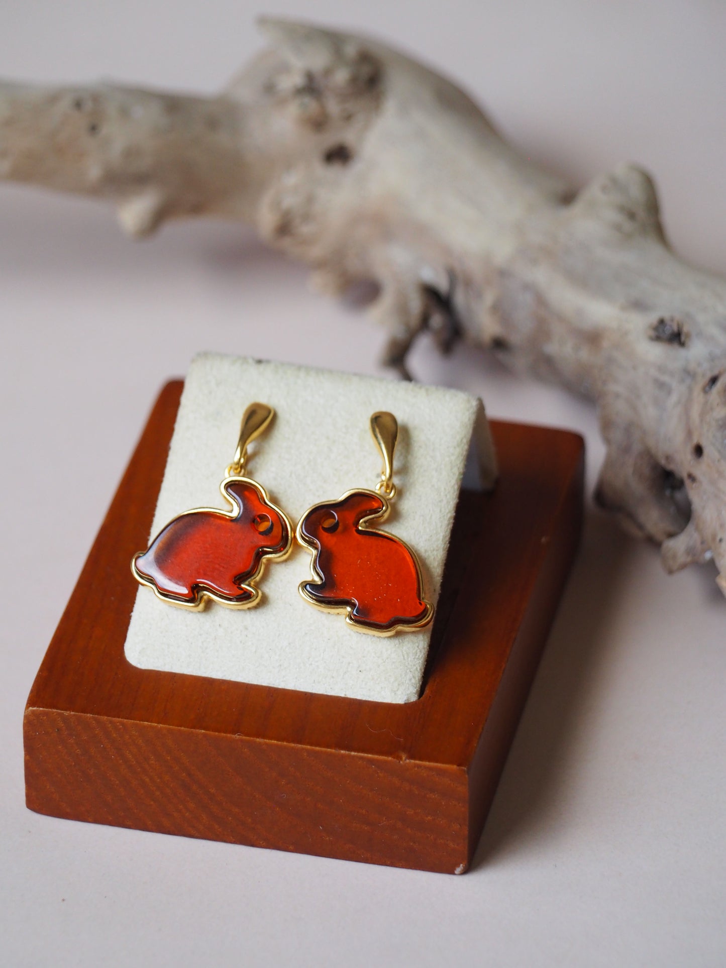Cherry Amber Rabbit Stud Earrings in Gold Pleated Silver 925