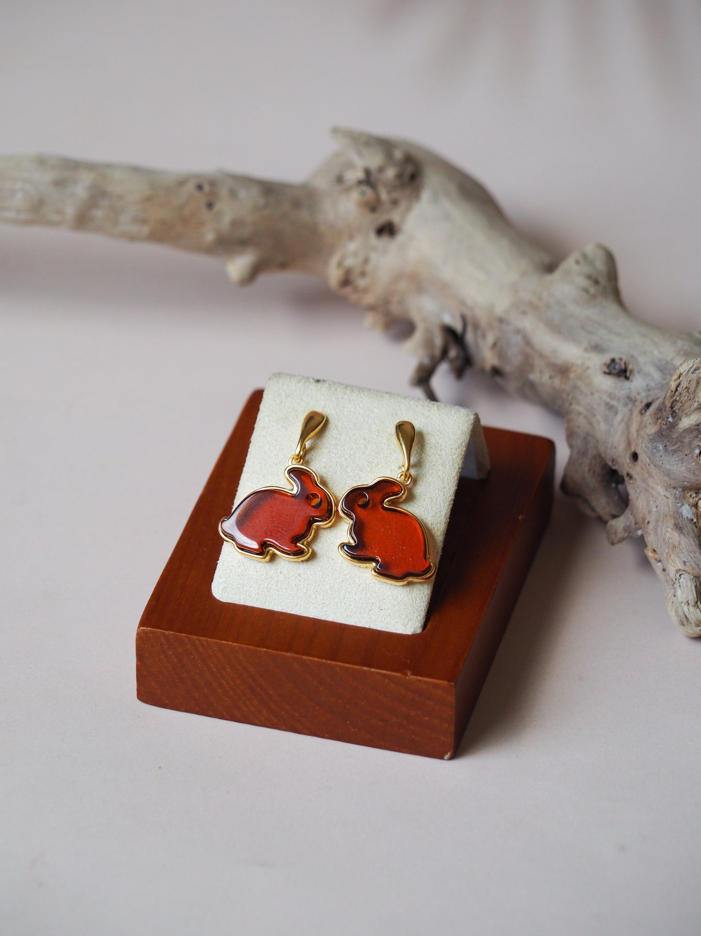 Cherry Amber Rabbit Stud Earrings in Gold Pleated Silver 925