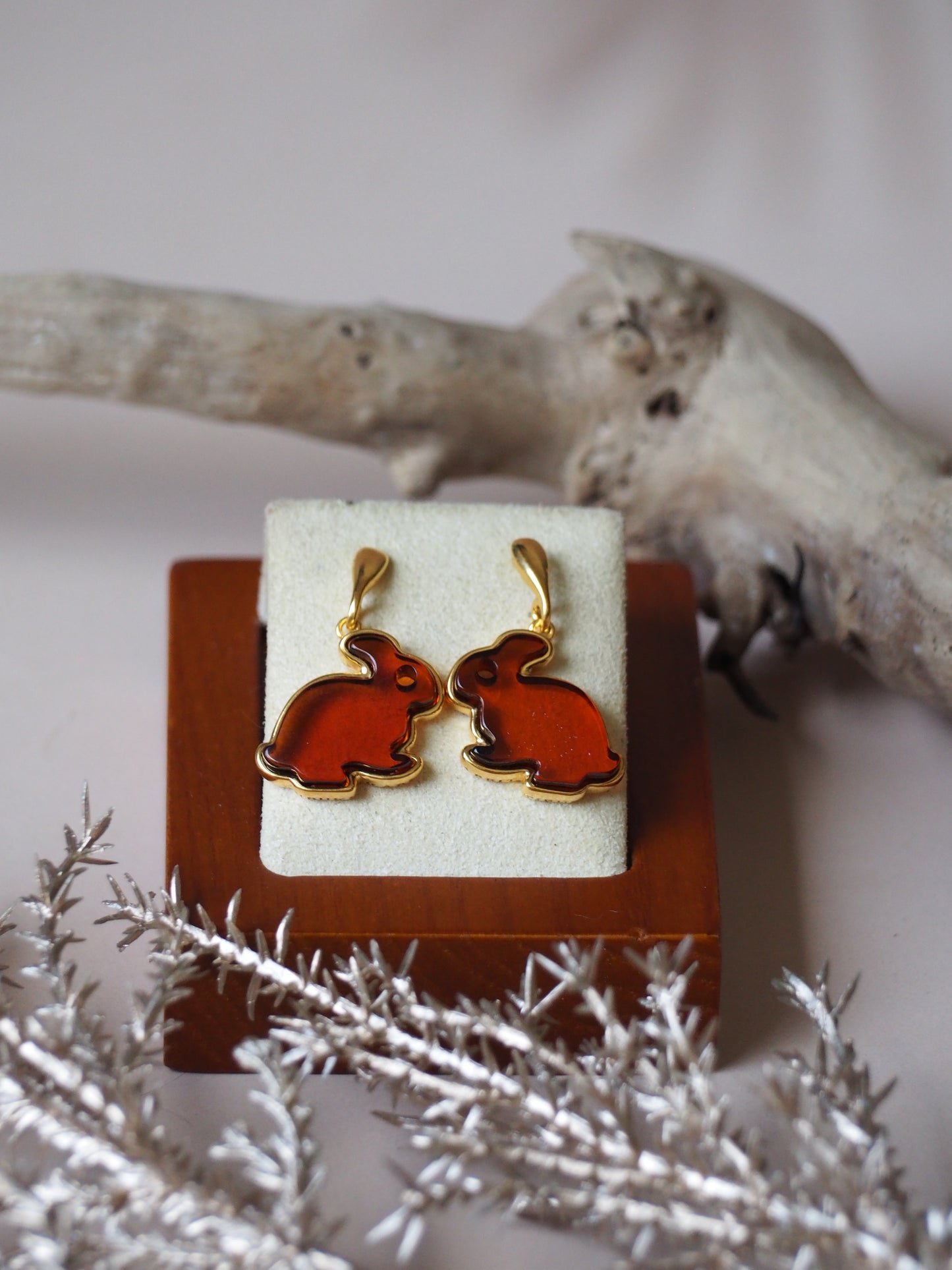 Cherry Amber Rabbit Stud Earrings in Gold Pleated Silver 925