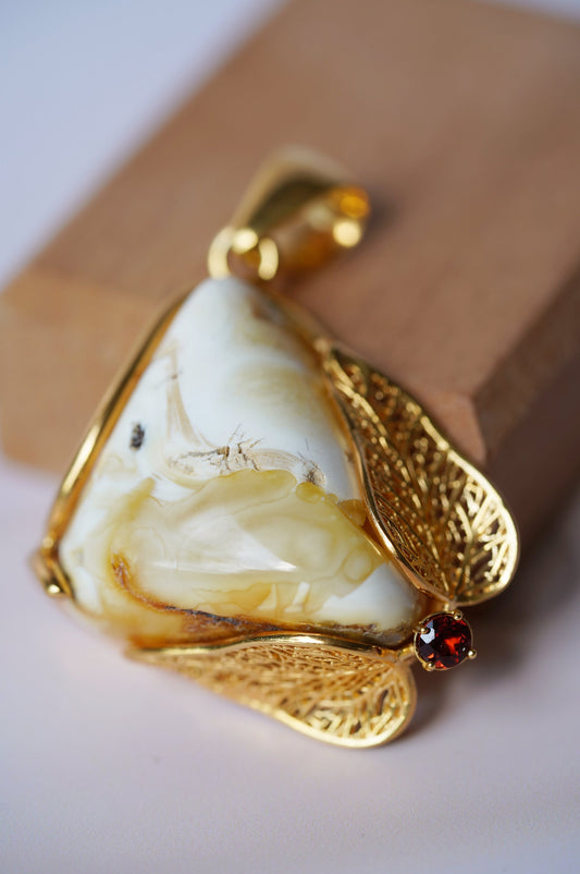 Natural Royal White Amber Pendant in Gold Plated Silver with Garnet