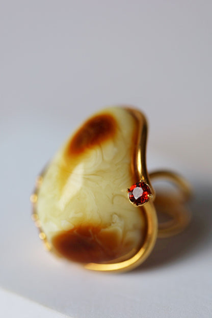 Natural Royal White Irregular Ring With Gold Plated Frame And Red Garnet