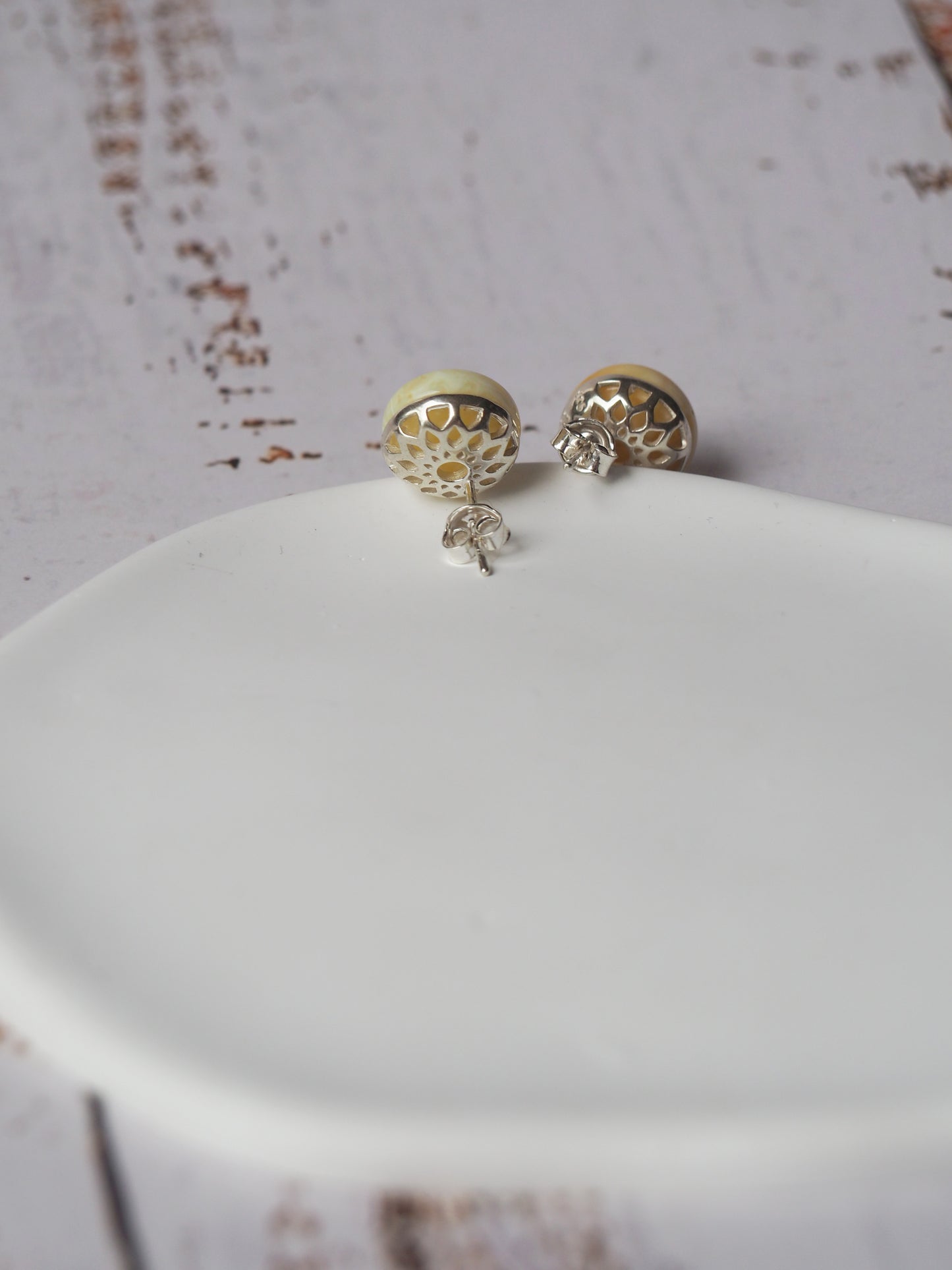 Royal White| Tiger Natural Amber Round Stud Earrings in Silver 925