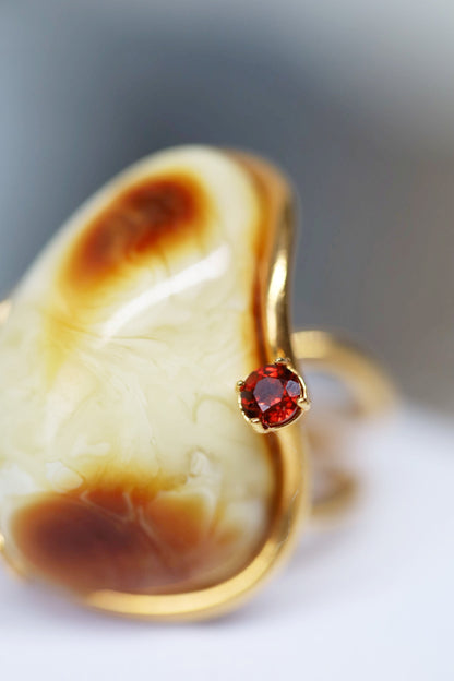 Natural Royal White Irregular Ring With Gold Plated Frame And Red Garnet