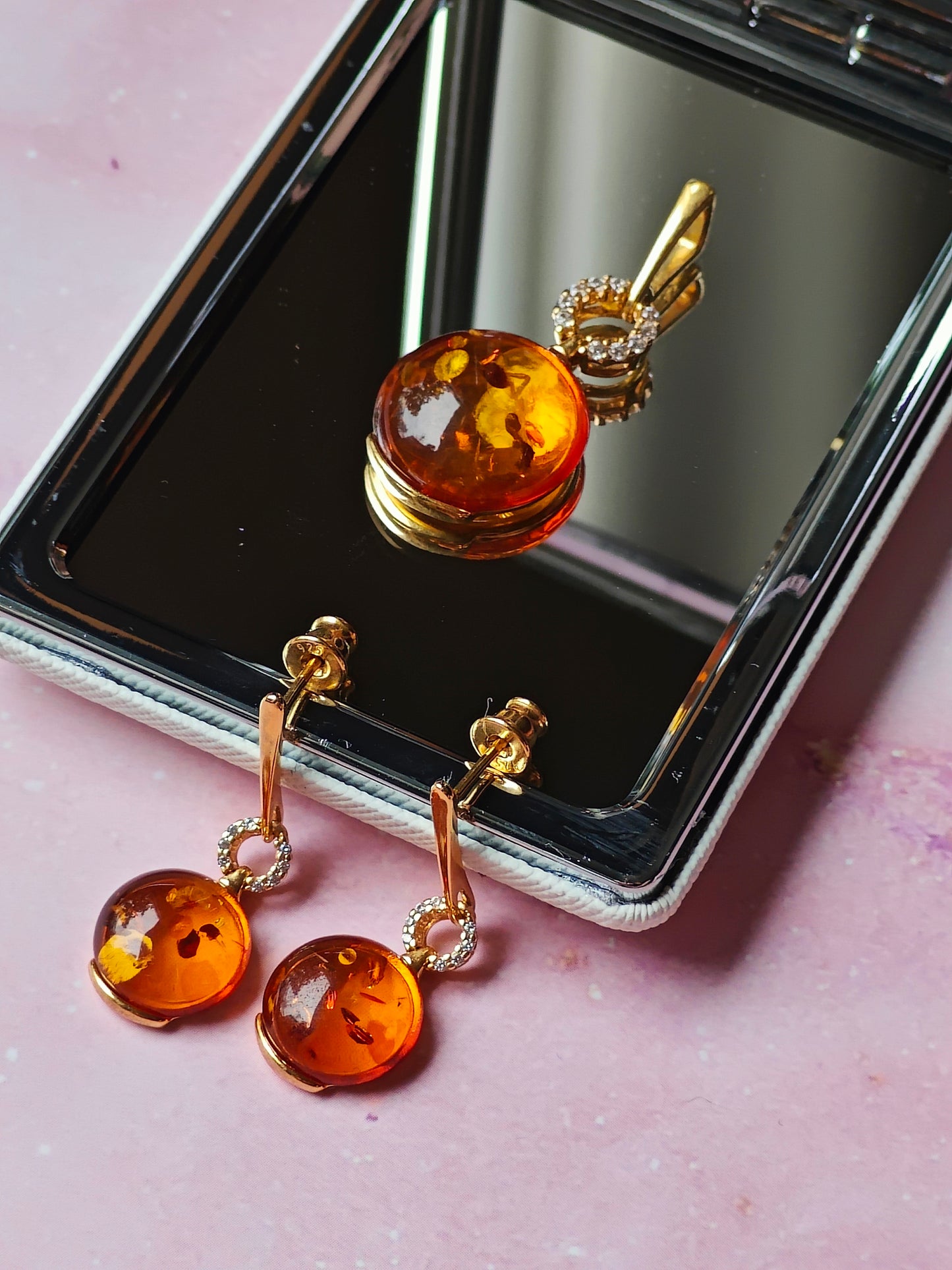 Round Cognac Amber Set with Cubic Zirconias | 14k Gold