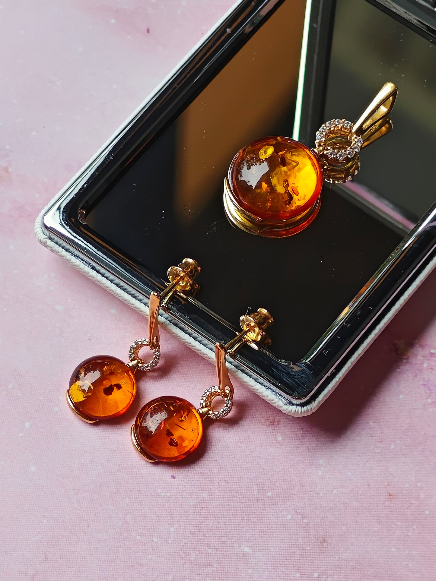 Round Cognac Amber Set with Cubic Zirconias | 14k Gold