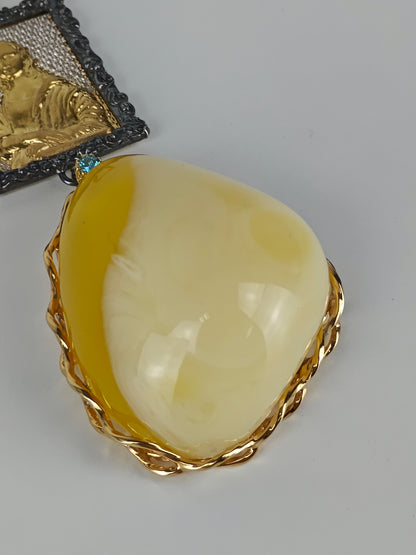 Unique Artistic Natural Cloudy Milk Amber Pendant with Gemstone Necklace in Gold Plated Silver