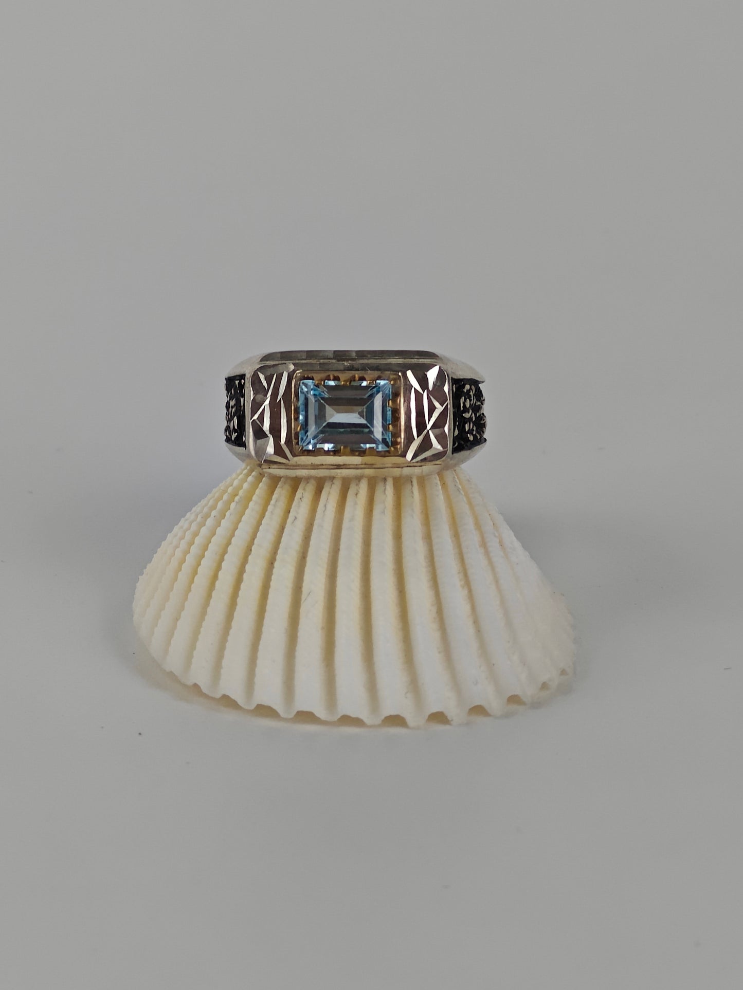 Natural Blue Topaz Ring in Silver 925