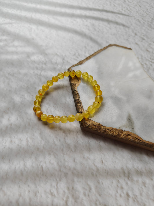Cloudy Amber Beaded Bracelet | Half-Half Pattern