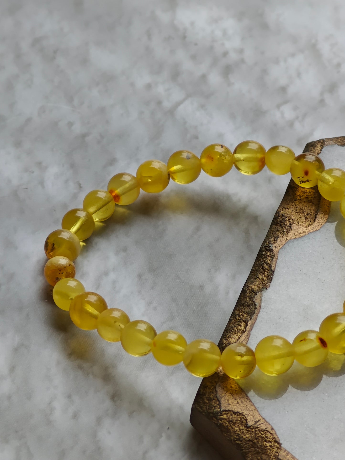 Cloudy Amber Beaded Bracelet | Half-Half Pattern