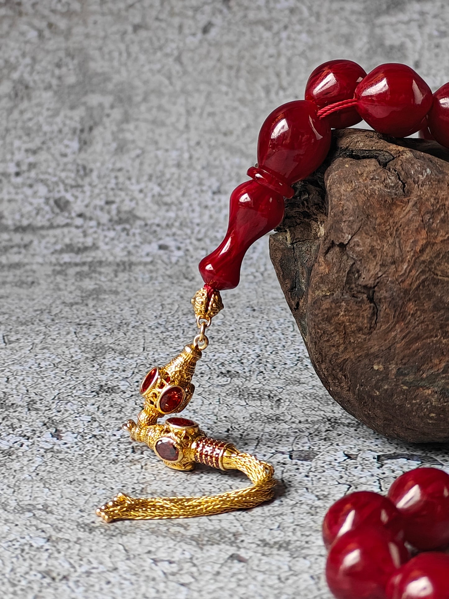 American Bakelite Tasbih – 33 Istanbul Shape Beads | Maroon with Black Veins | Antique Material