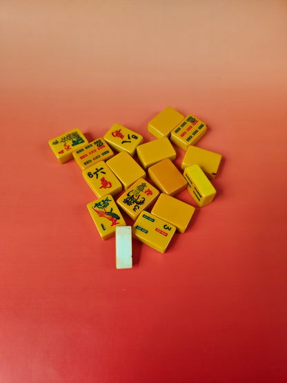 Antique American Bakelite Mahjong Tiles – 15 Pieces + 1 Chip, 162.9g