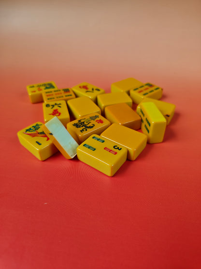 Antique American Bakelite Mahjong Tiles – 15 Pieces + 1 Chip, 162.9g