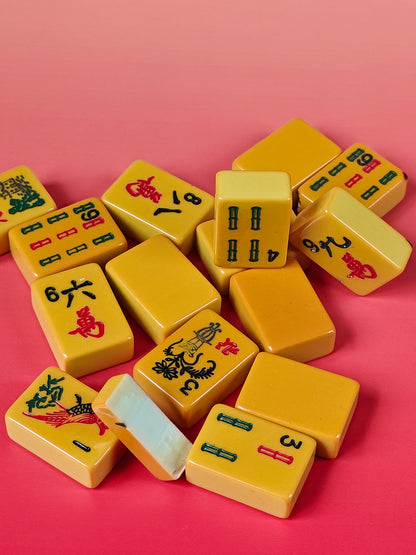 Antique American Bakelite Mahjong Tiles – 15 Pieces + 1 Chip, 162.9g