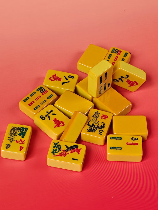 Antique American Bakelite Mahjong Tiles – 15 Pieces + 1 Chip, 162.9g