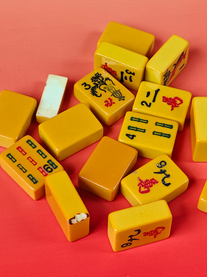 Antique American Bakelite Mahjong Tiles – 15 Pieces + 1 Chip, 162.9g